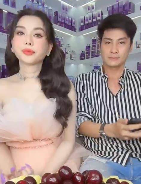 Lâm Khánh Chi cùng chồng cũ livestream sau 2 năm ly hôn, bất ngờ cãi vã vì điều này